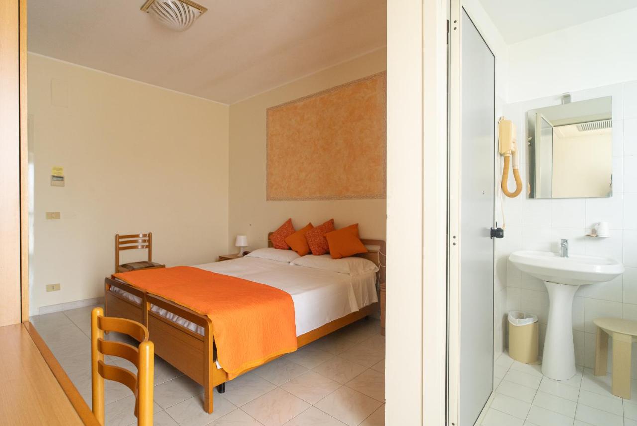 Hotel La Fonte A 300M Uscita A14 Pescara Nord Citta Sant'Angelo Exterior foto